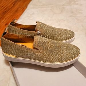 Micheal Kors gold shim sneakers sz 8 with long vamp.Very comfortable and stylish